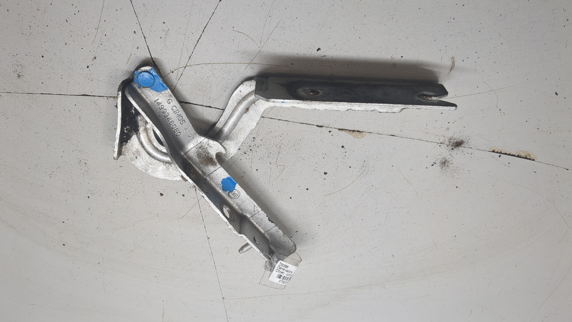 Петля капота левая