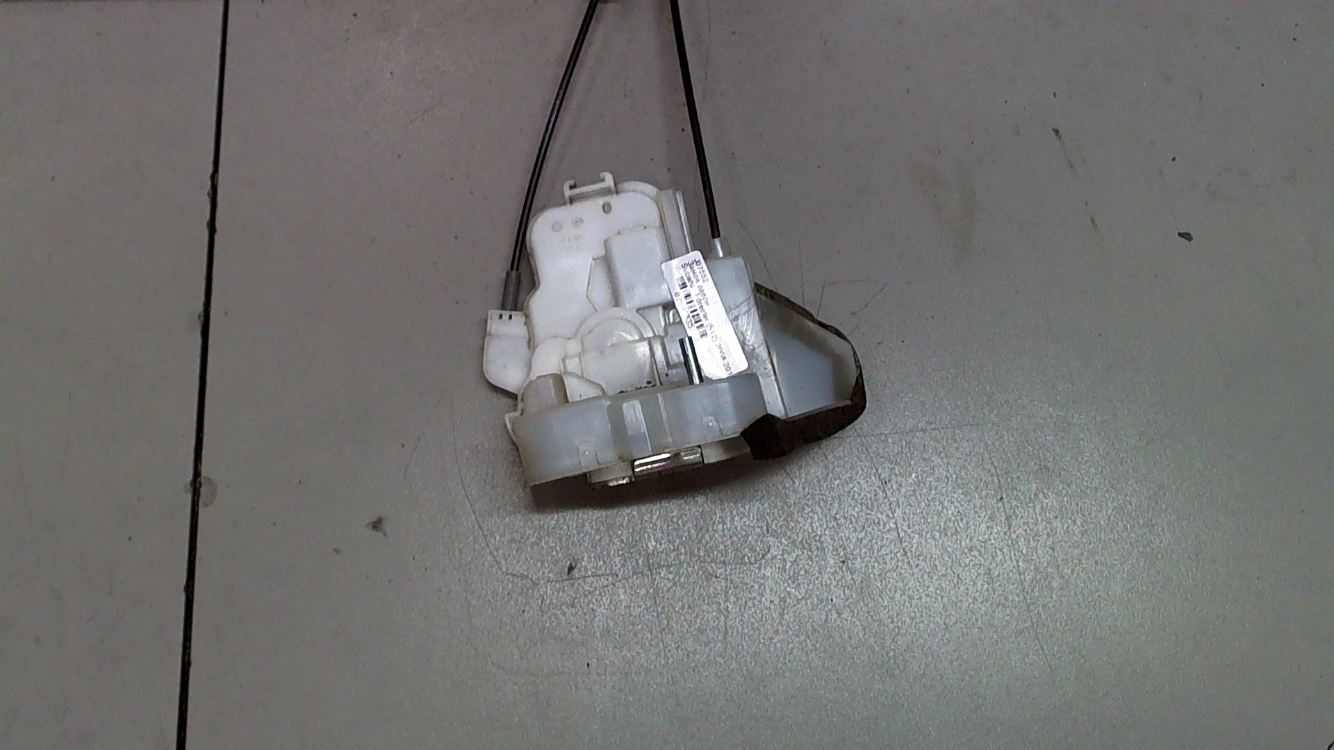 Замок двери задней левой