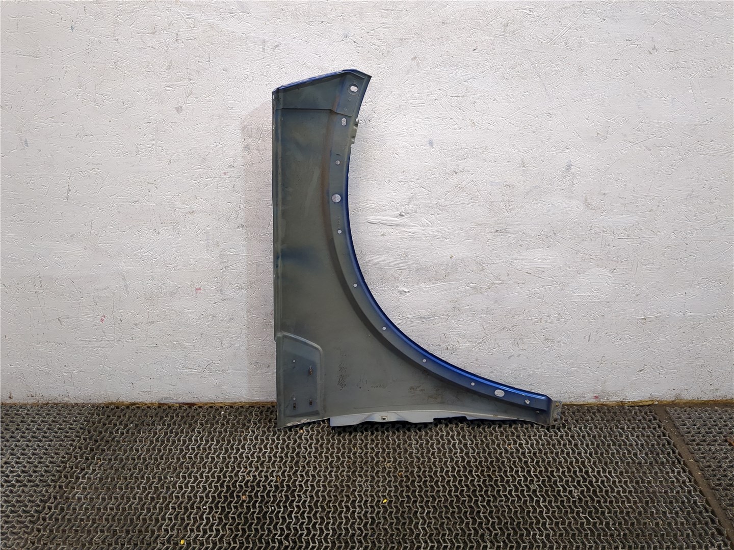 Крыло переднее левое