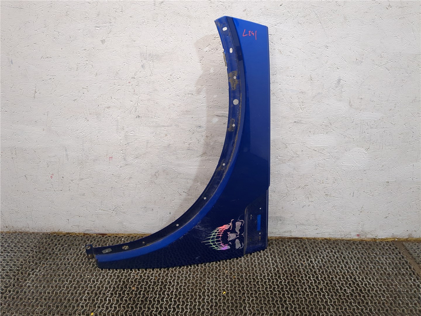 Крыло переднее левое