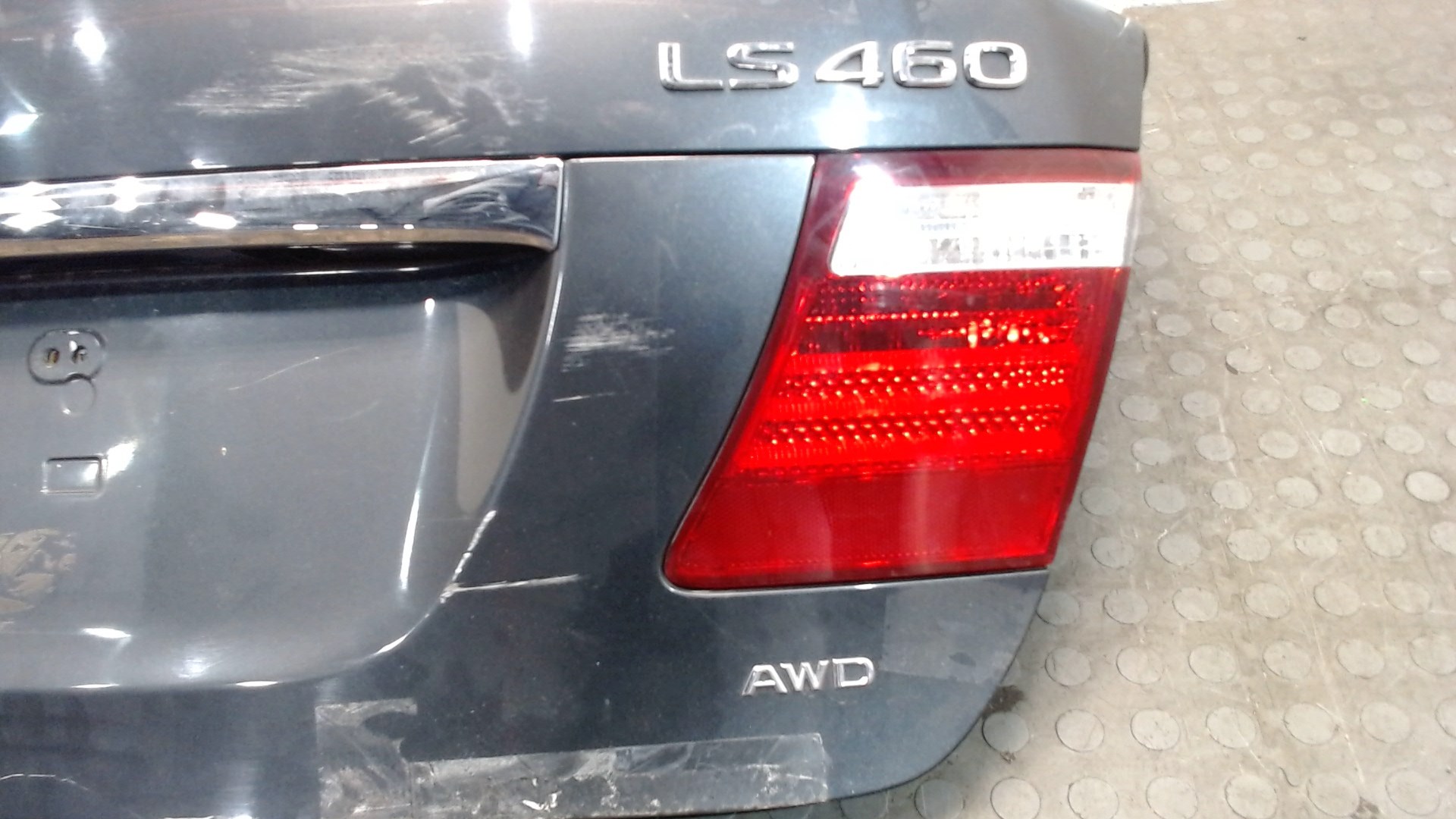 Дверь багажника