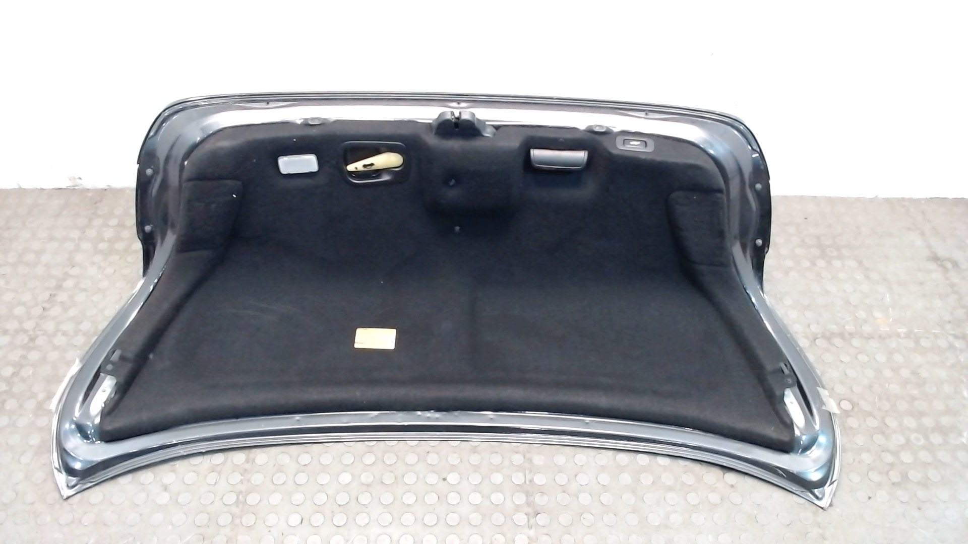 Дверь багажника