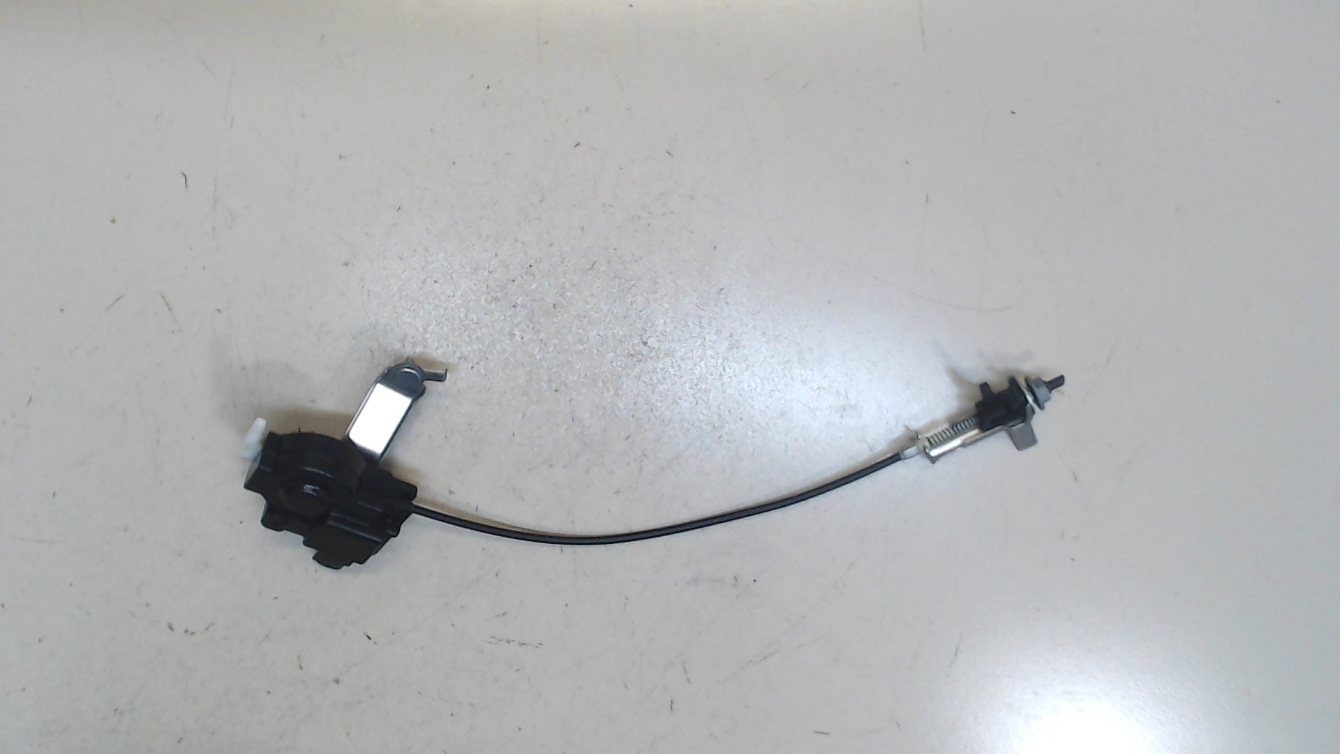 Активатор замка крышки бензобака