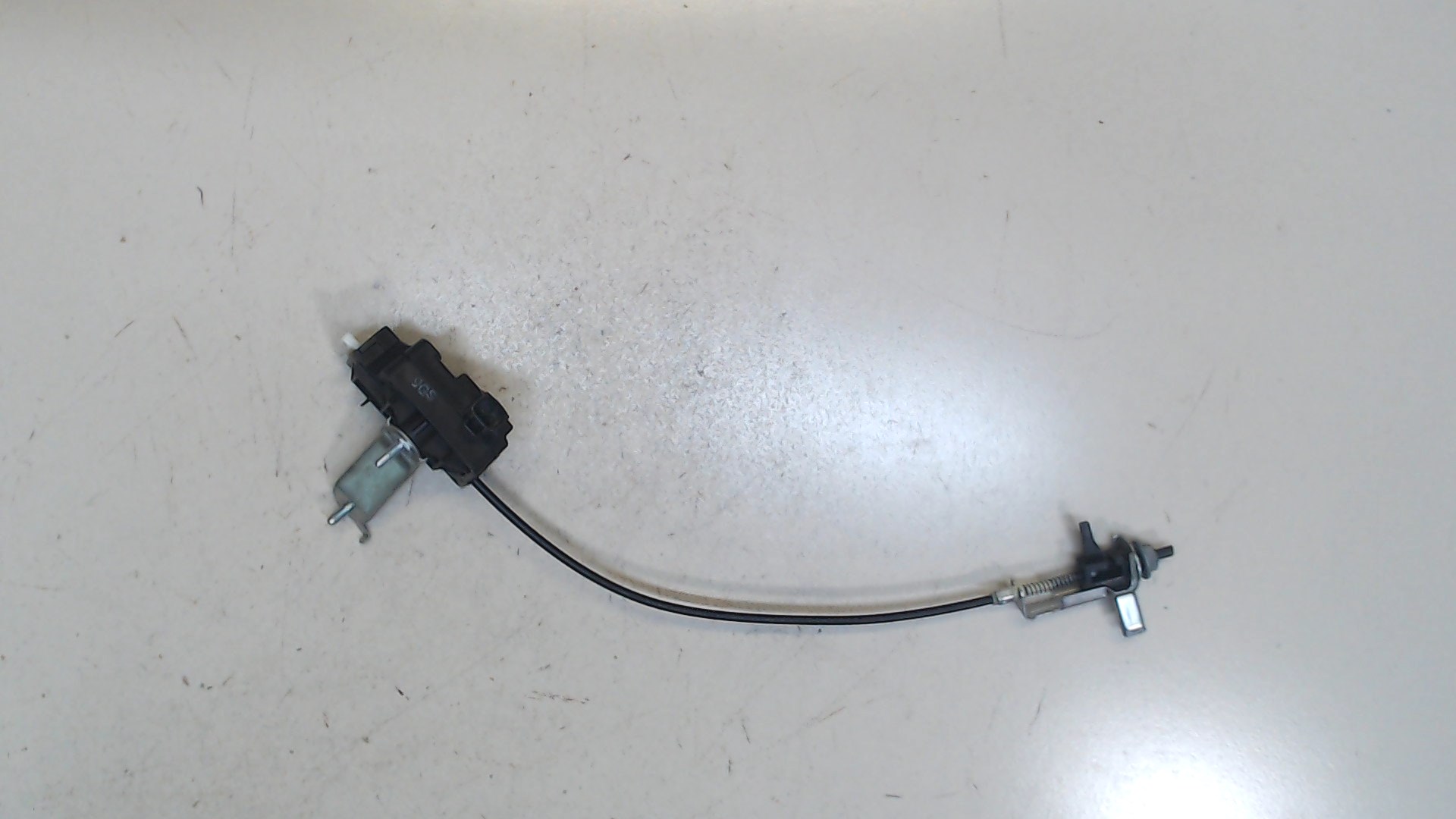 Активатор замка крышки бензобака