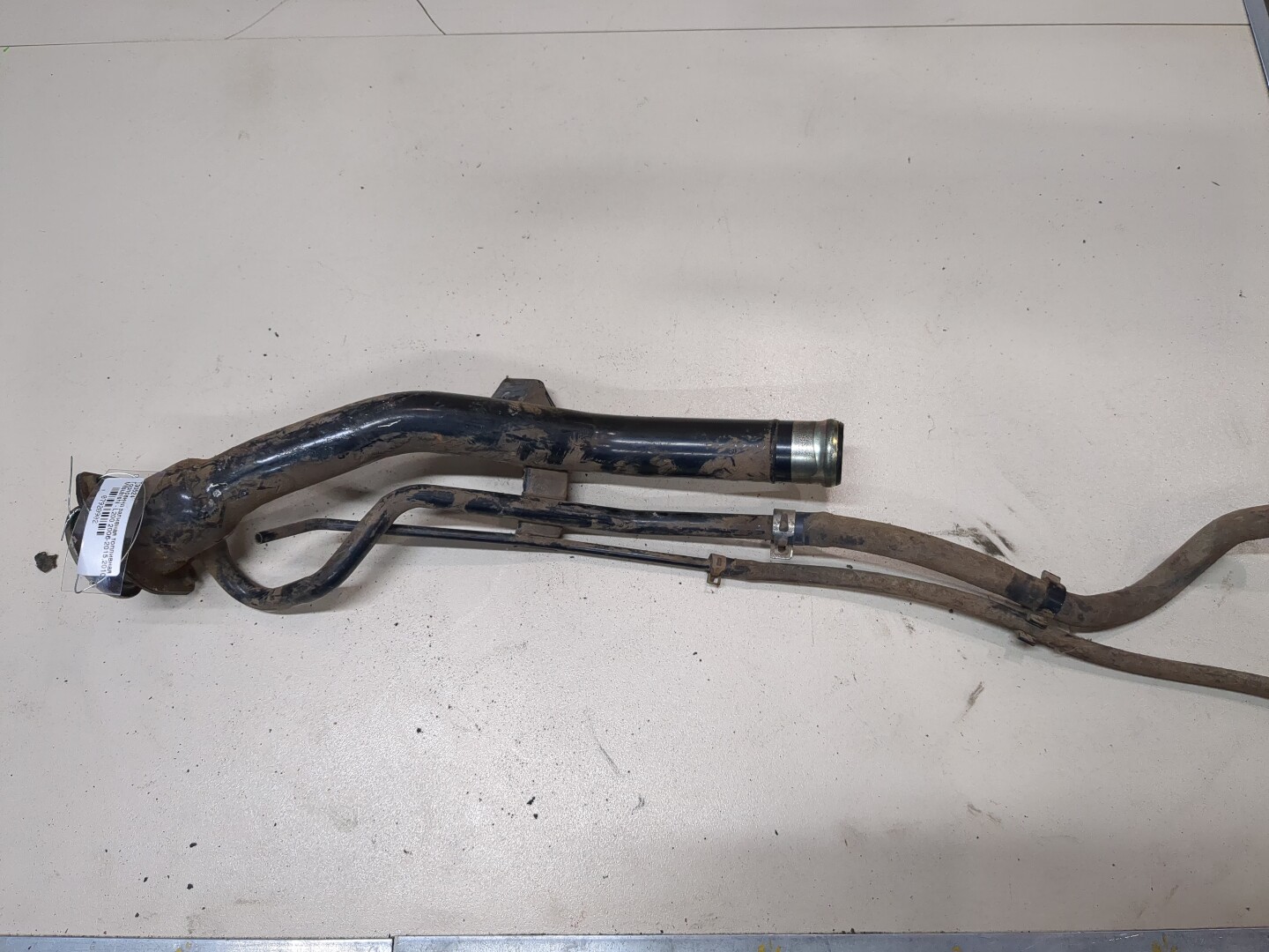 Горловина топливного бака