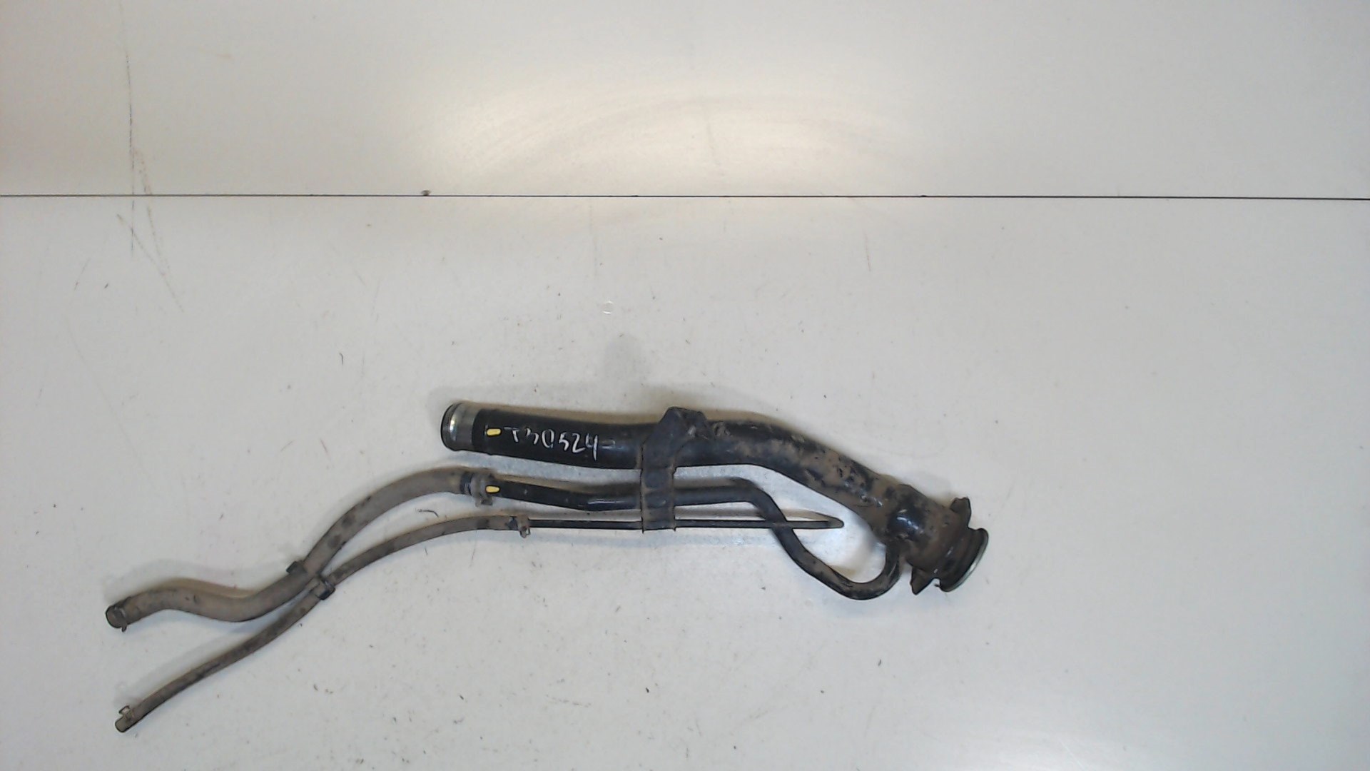 Горловина топливного бака