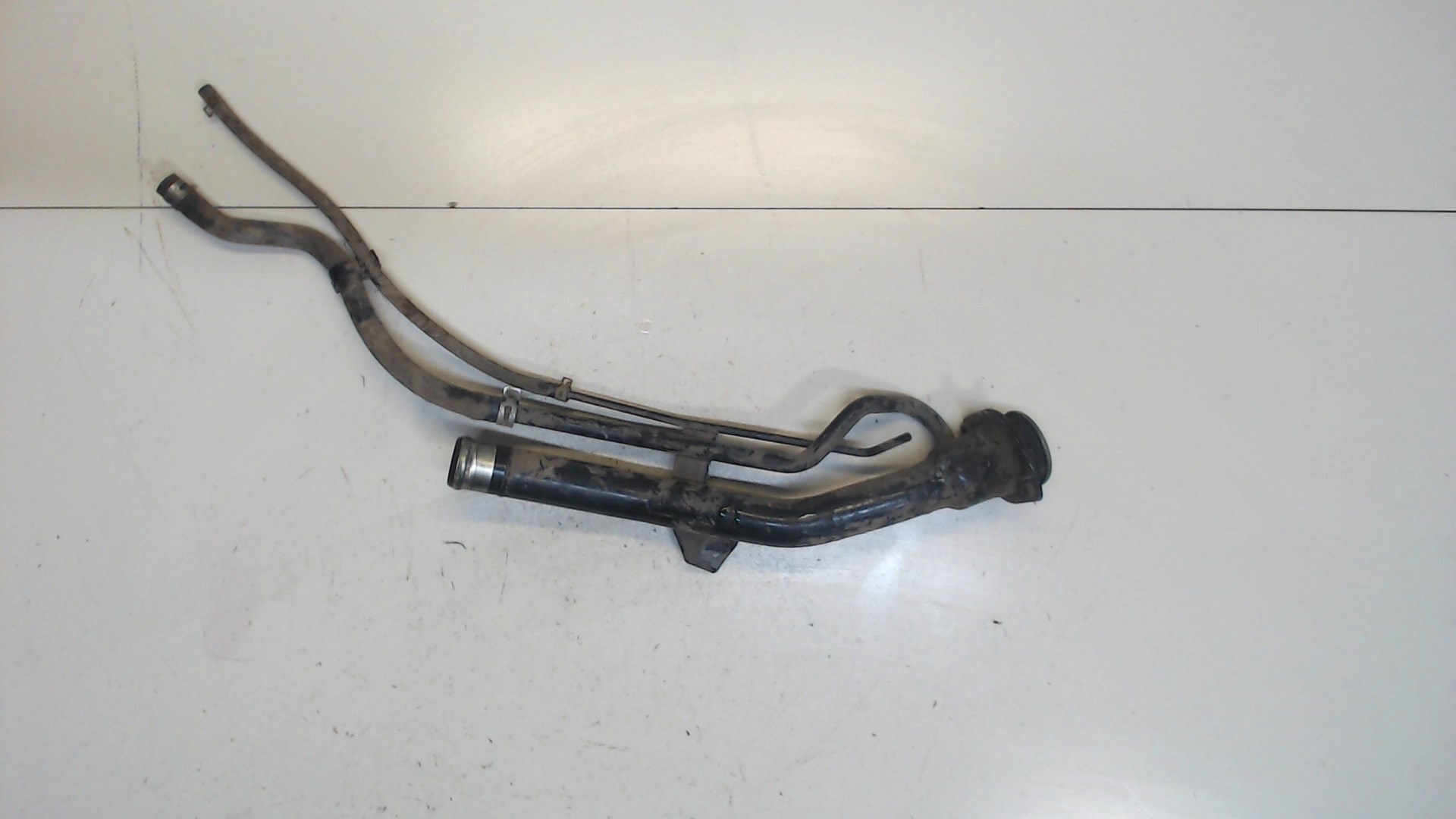 Горловина топливного бака