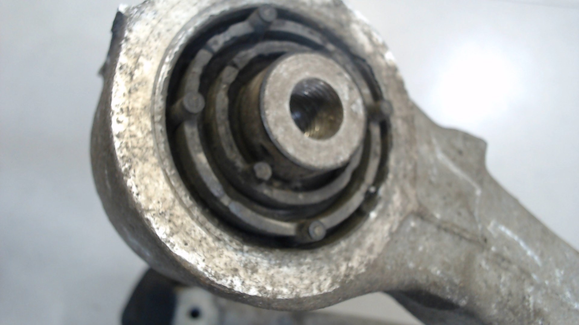 Рычаг задний левый