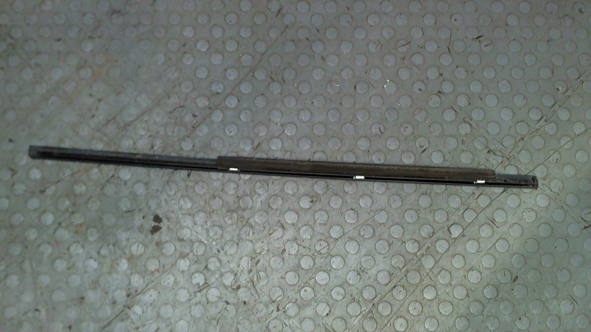 Накладка стекла заднего левого