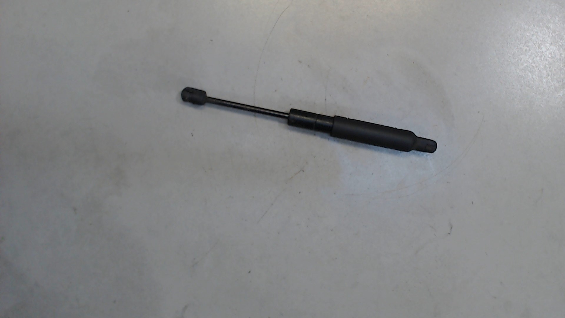 Амортизатор капота