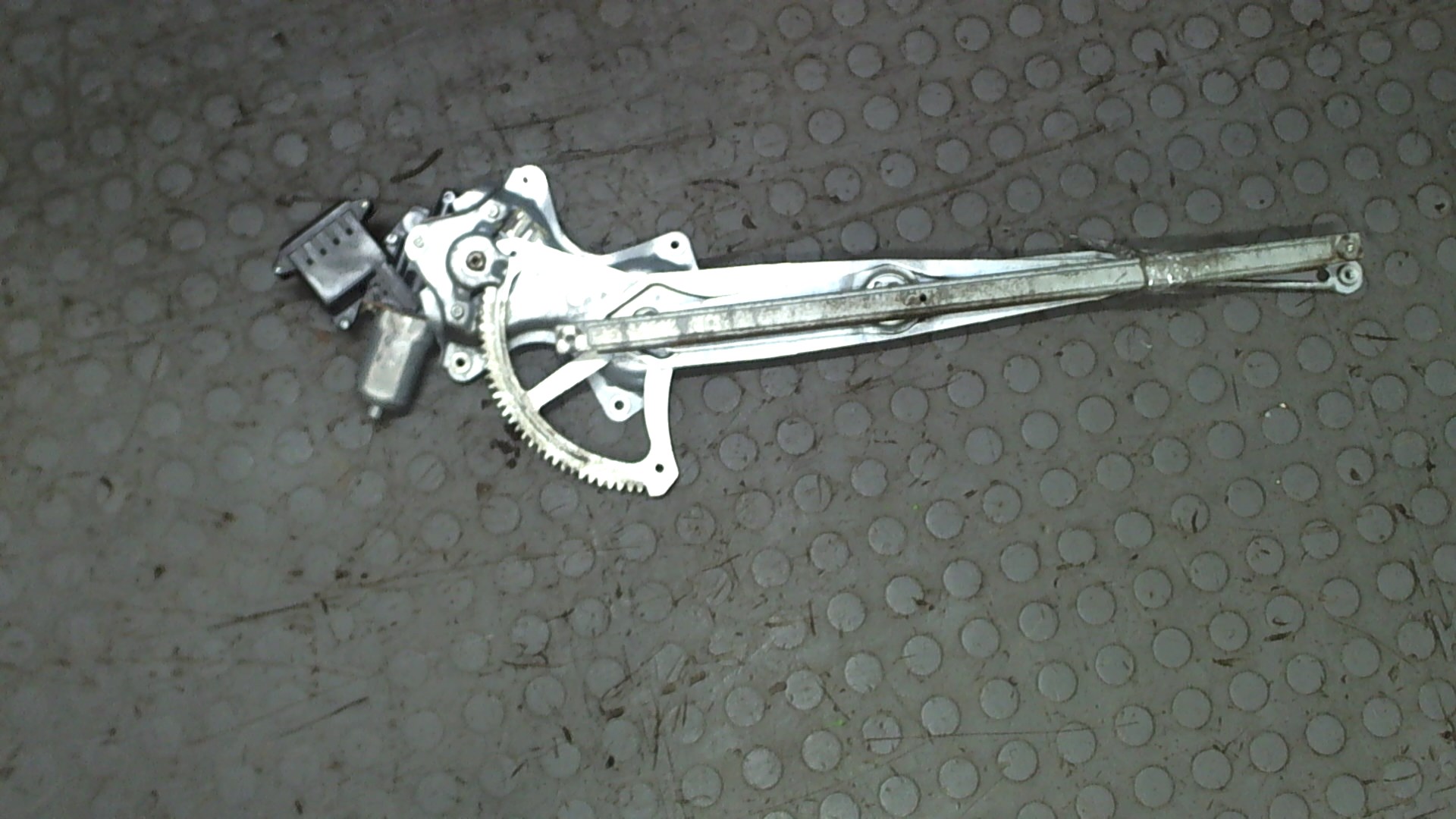 Стеклоподъемник электр. передний правый