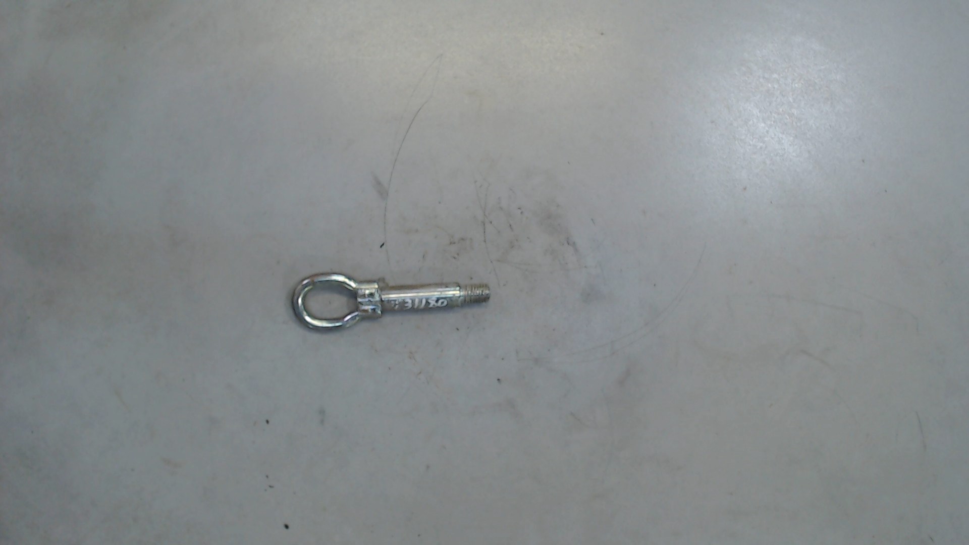 Крюк буксировочный