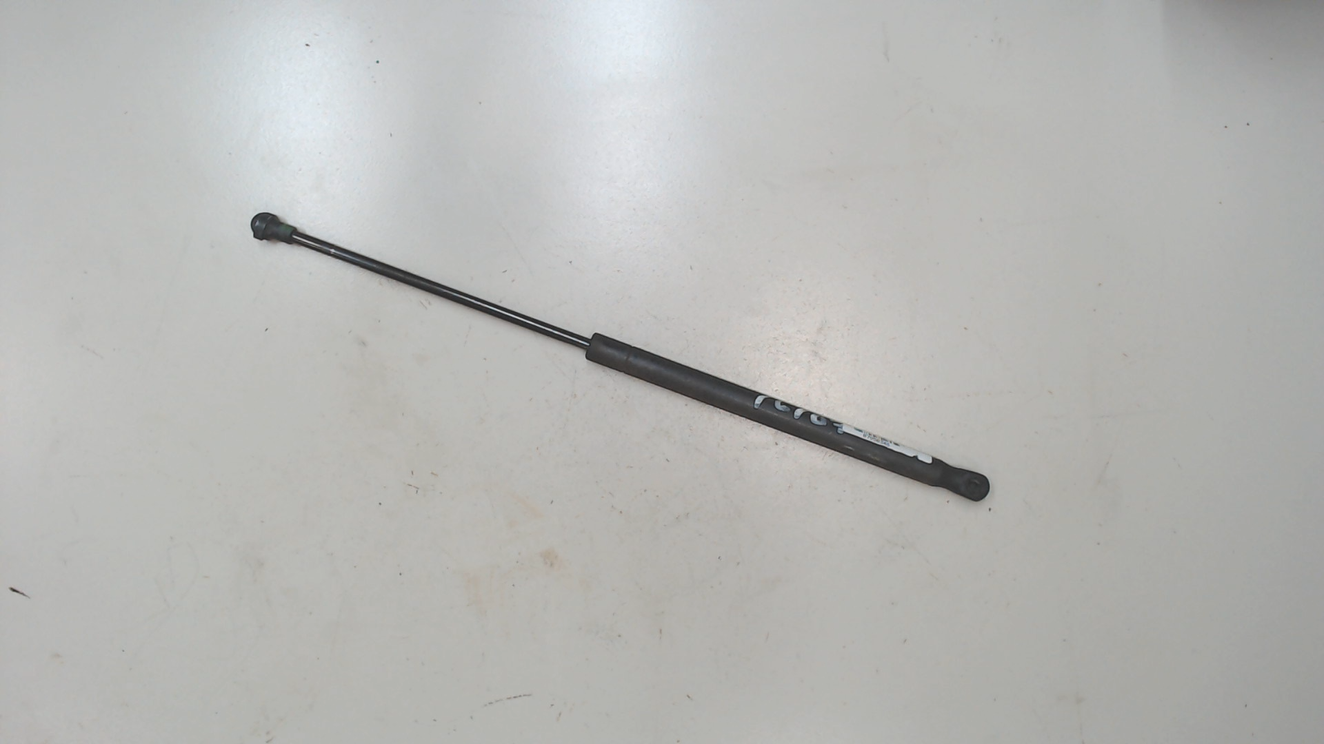 Амортизатор крышки багажника