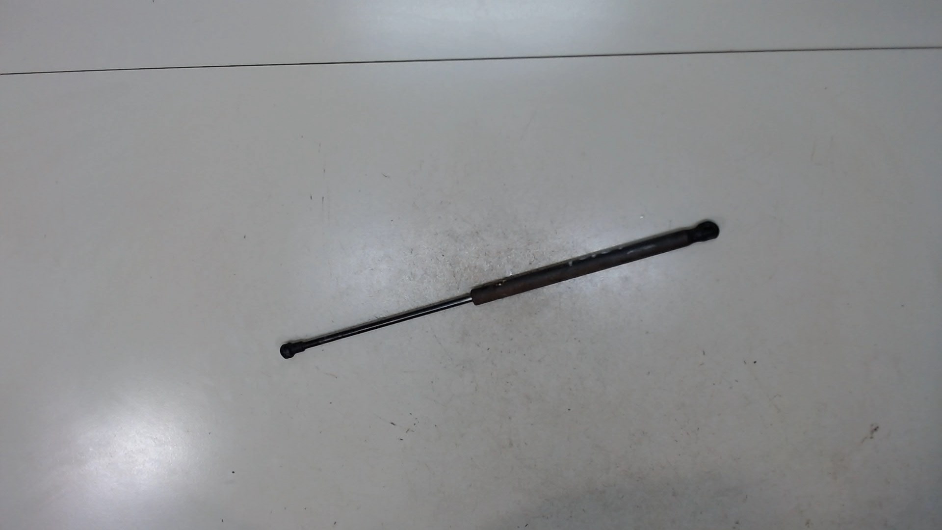 Амортизатор крышки багажника