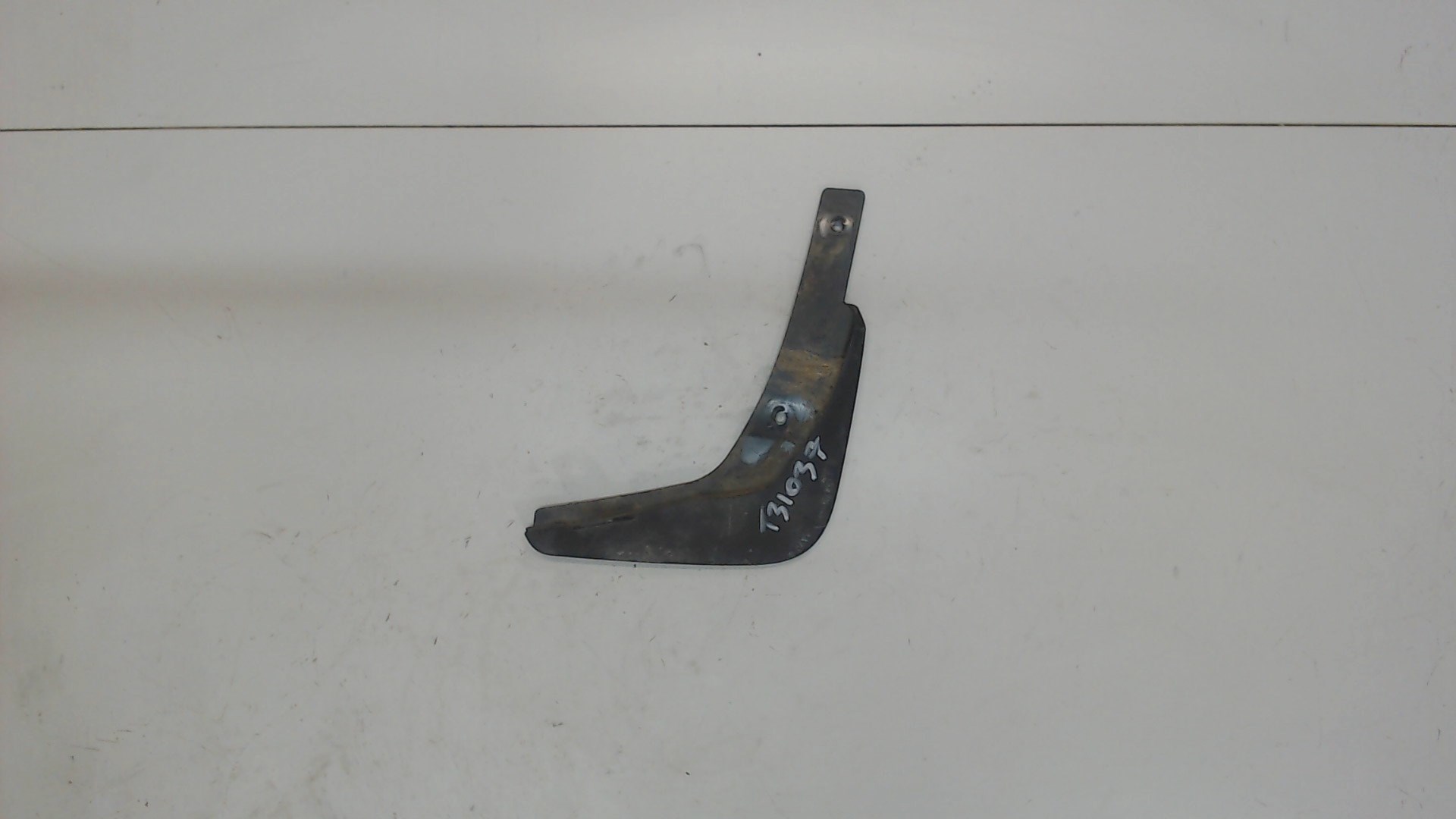 Брызговик передний правый