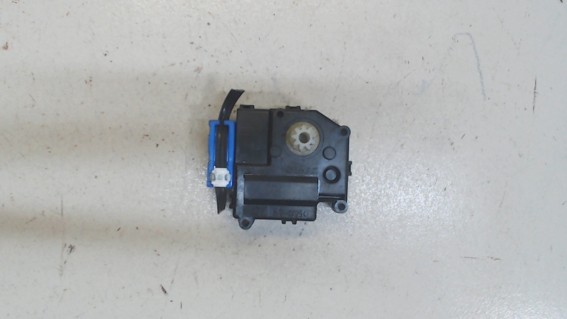 Моторчик заслонки печки