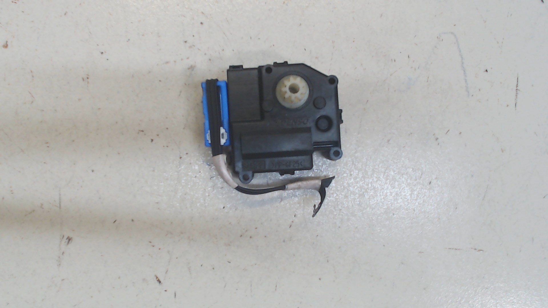 Моторчик заслонки печки