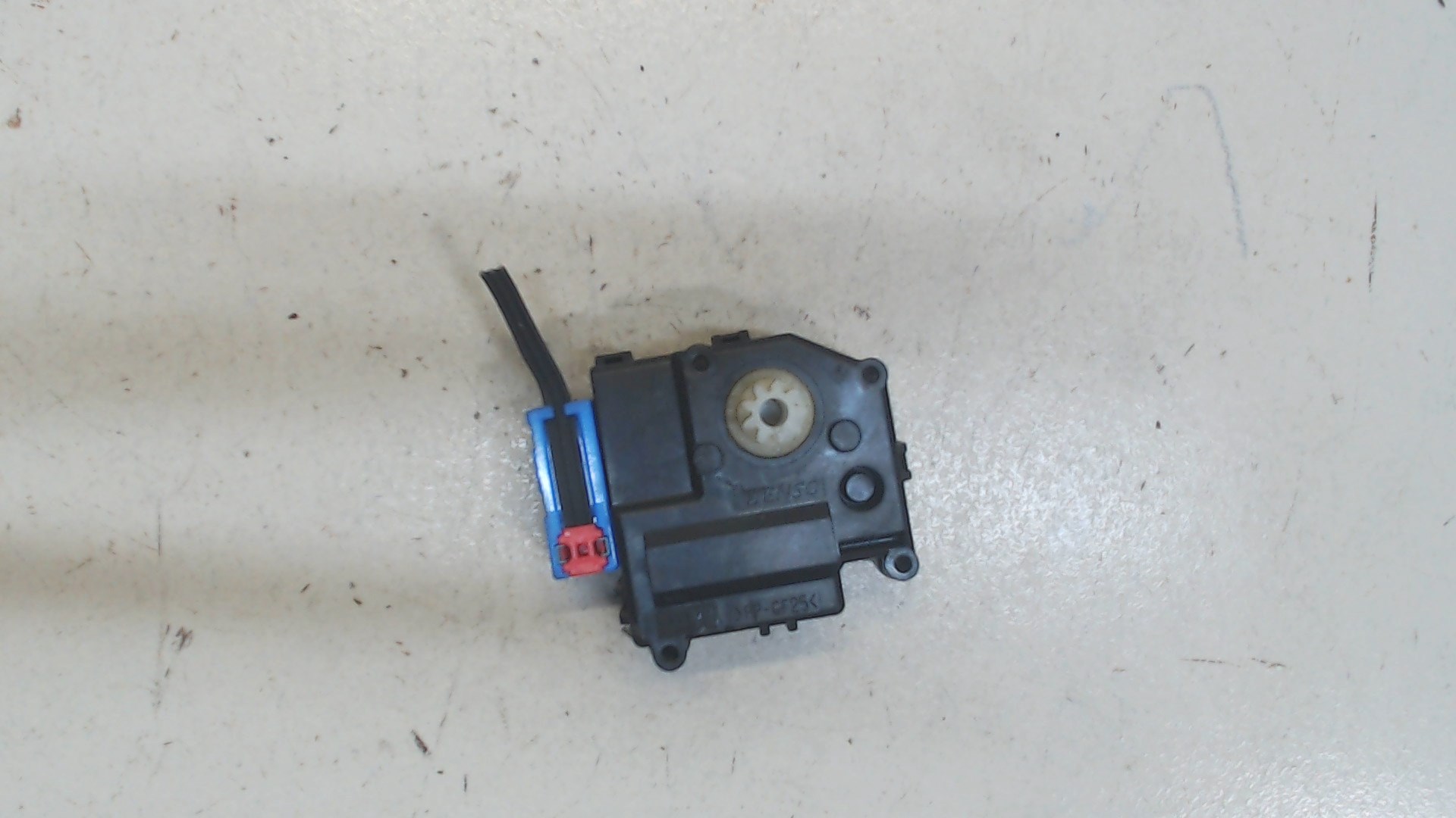 Моторчик заслонки печки