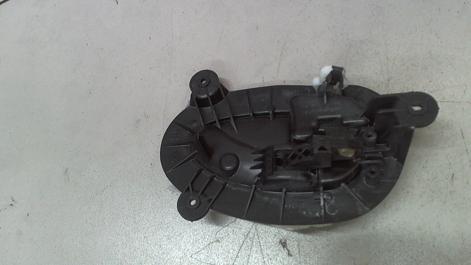 Ручка двери передней внутренняя левая