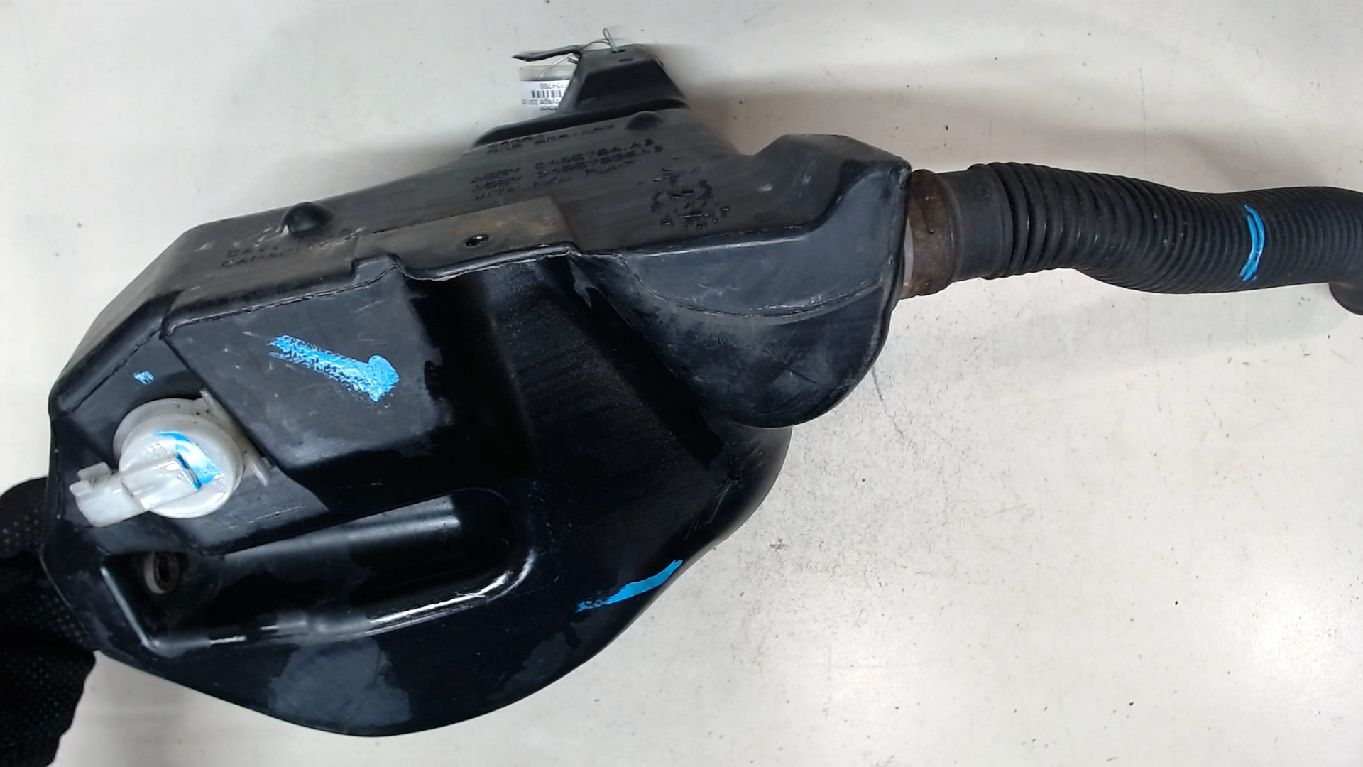 Бачок омывателя лобового стекла