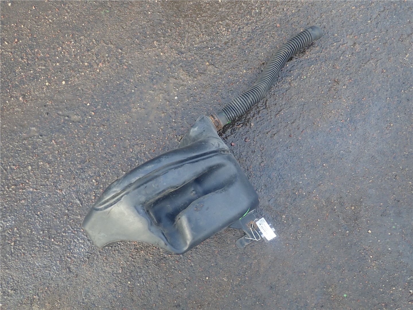 Бачок омывателя лобового стекла