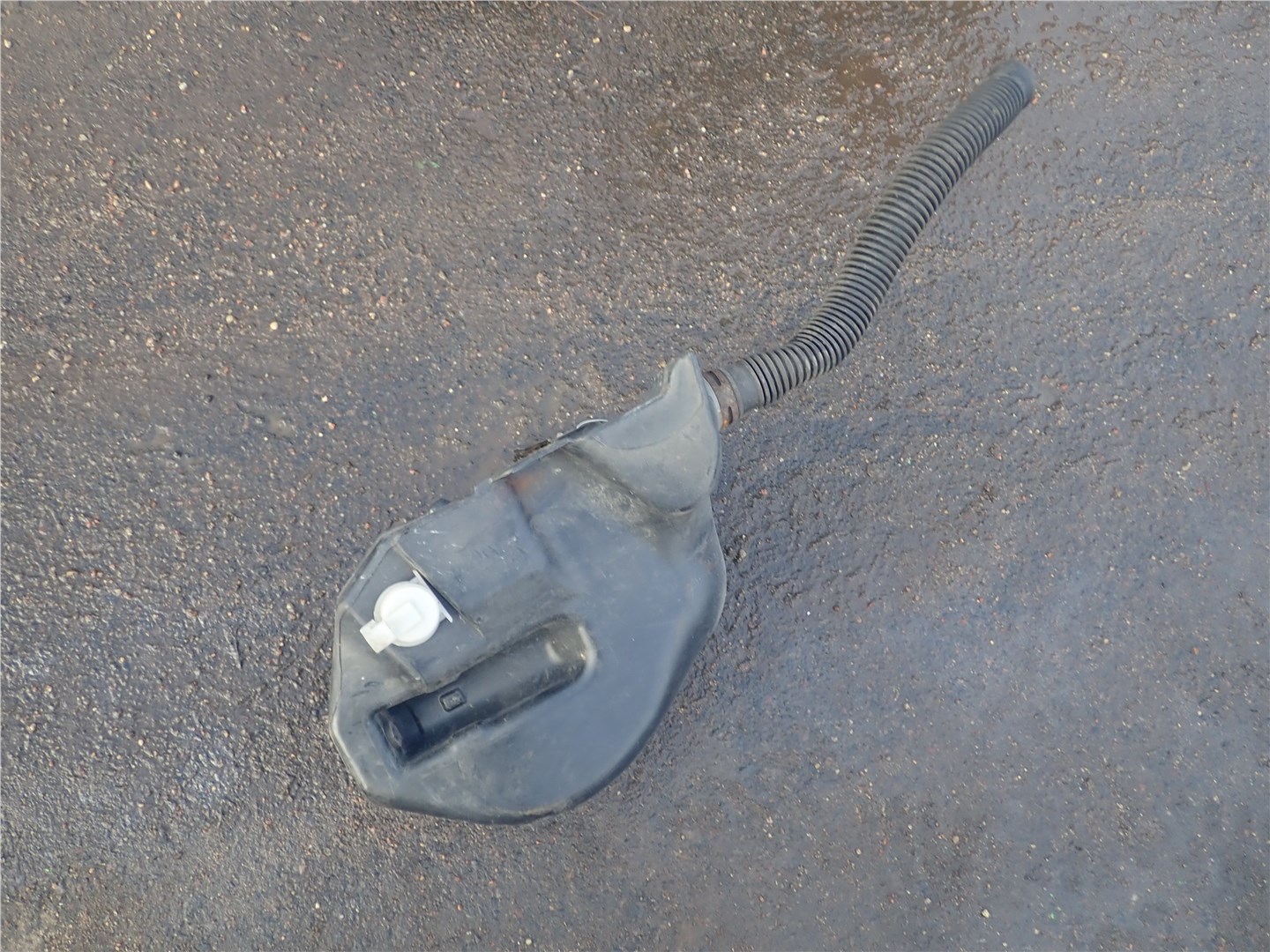 Бачок омывателя лобового стекла