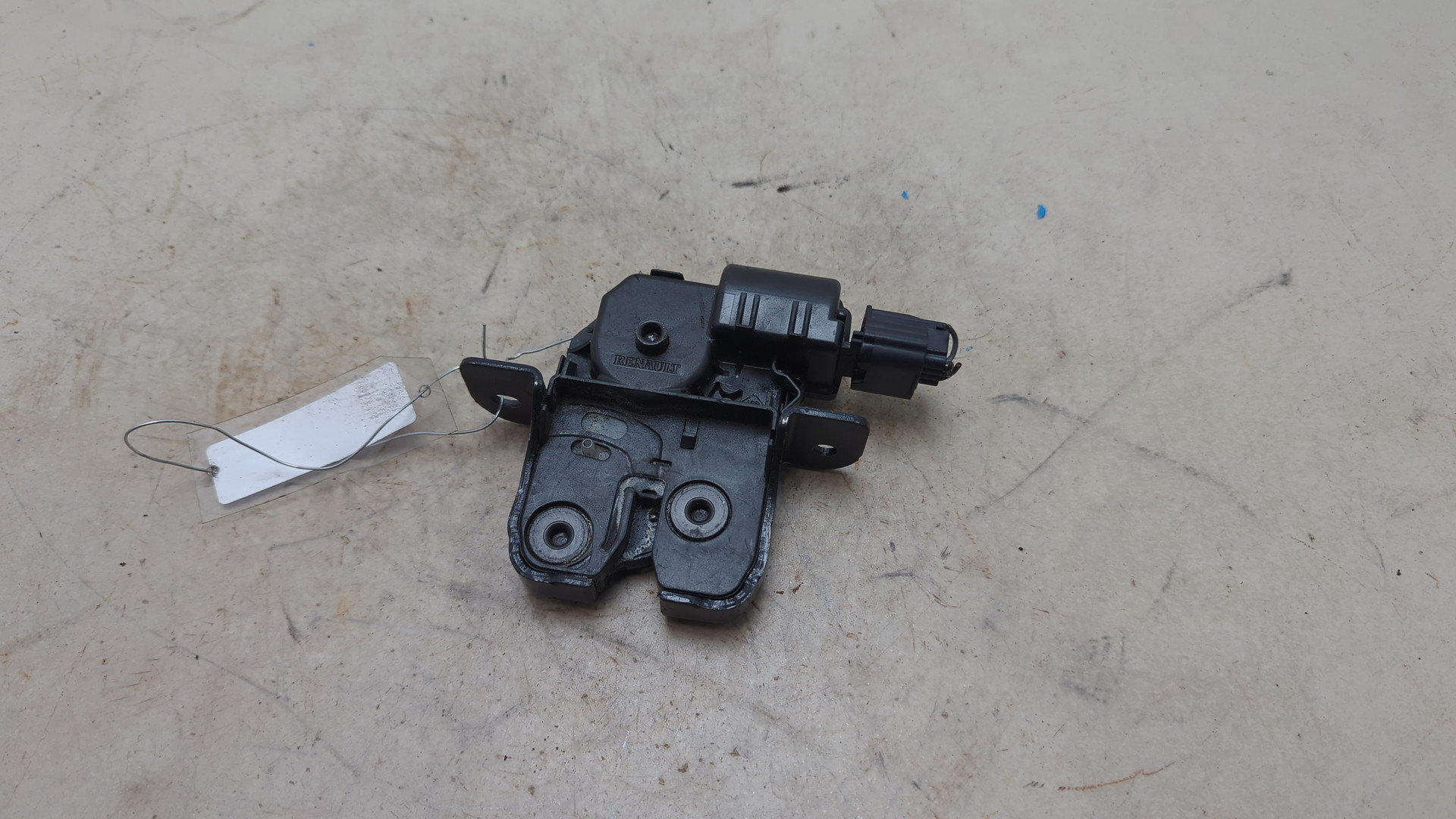 Замок багажника