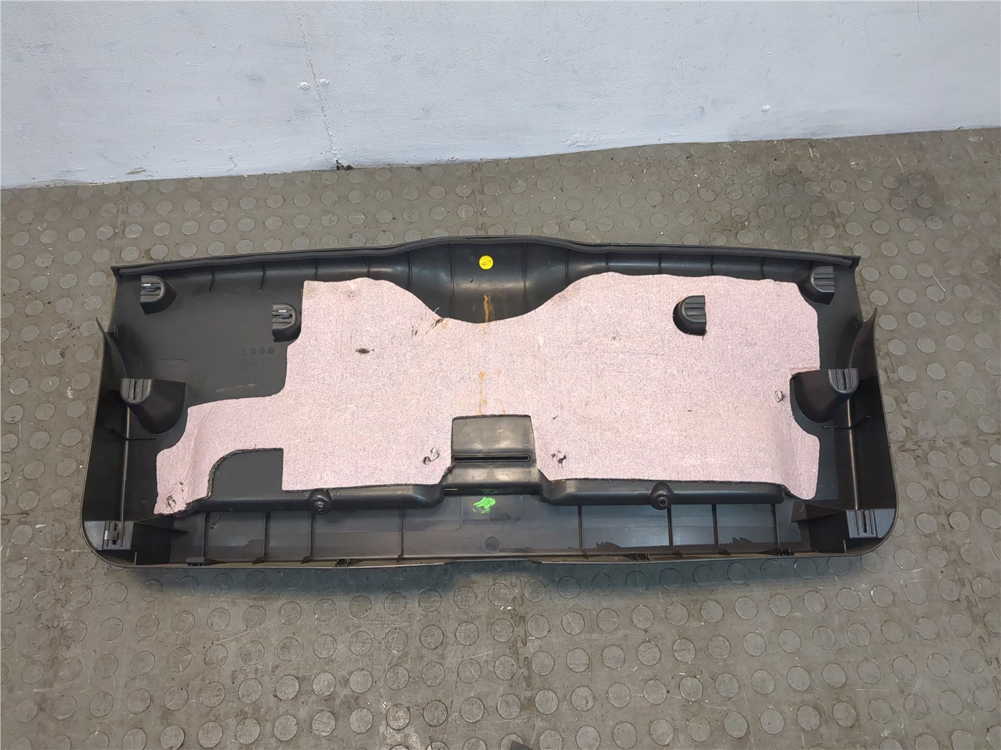 Обшивка двери багажника