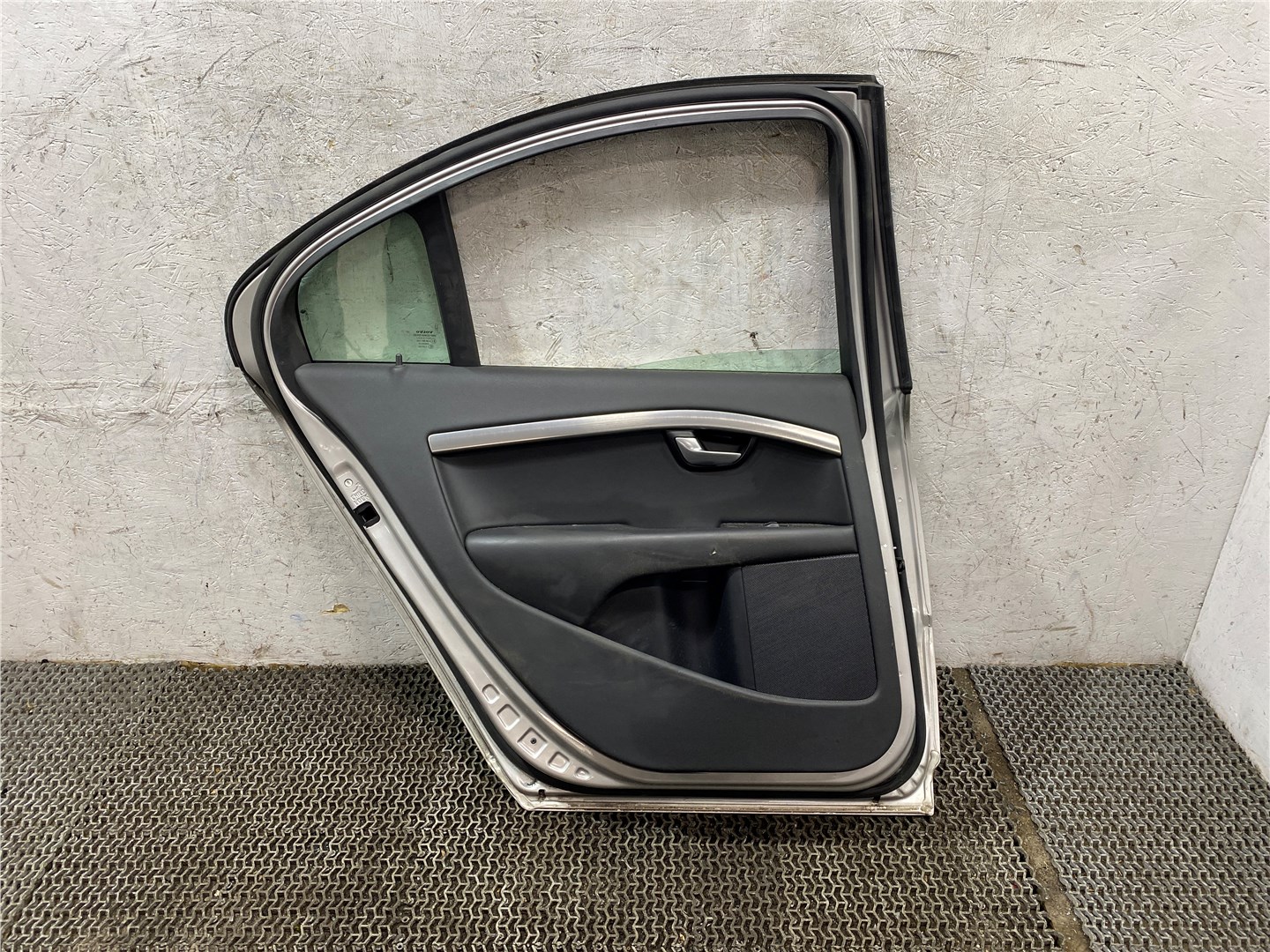 Дверь задняя левая