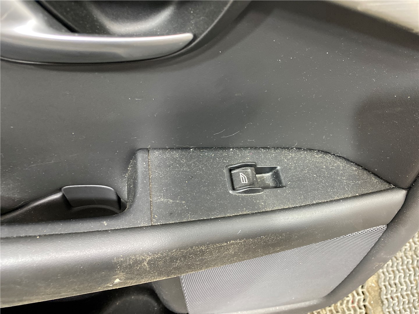 Дверь задняя левая