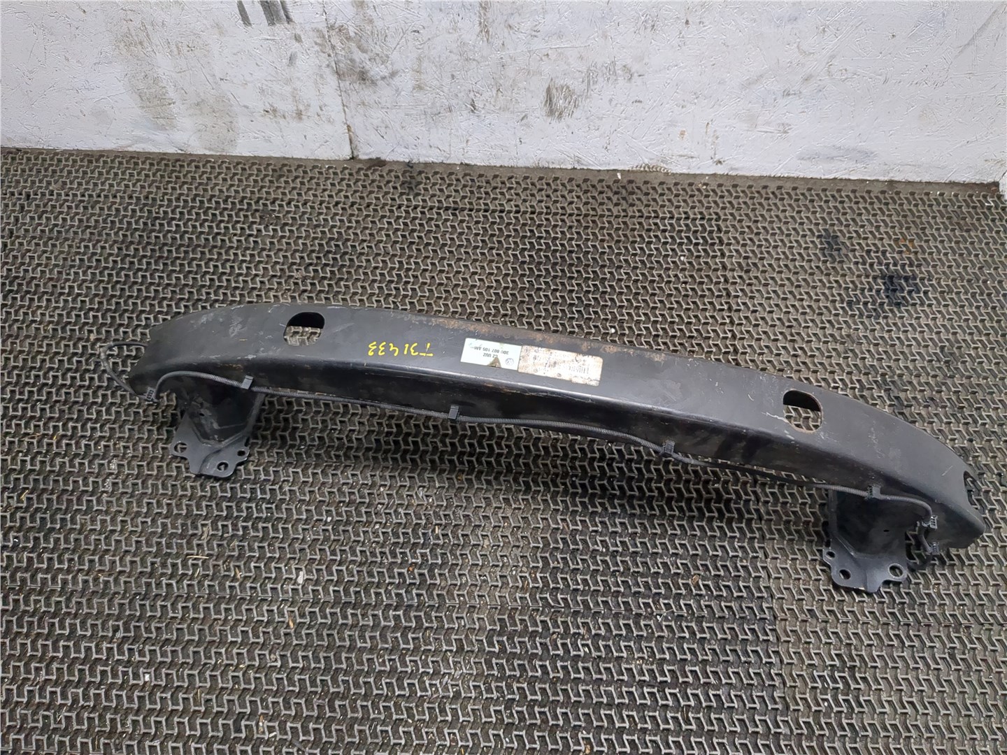 Усилитель переднего бампера