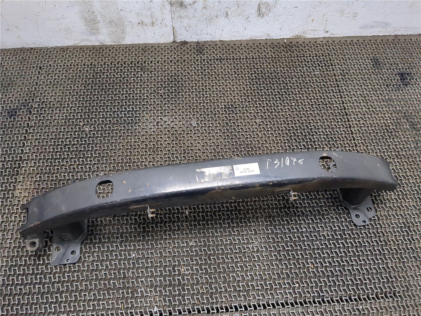 Усилитель переднего бампера