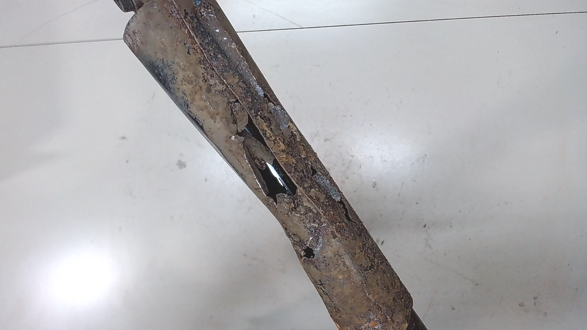 Амортизатор задний левый