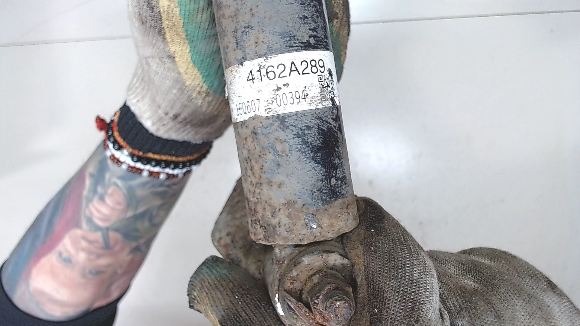 Амортизатор задний левый