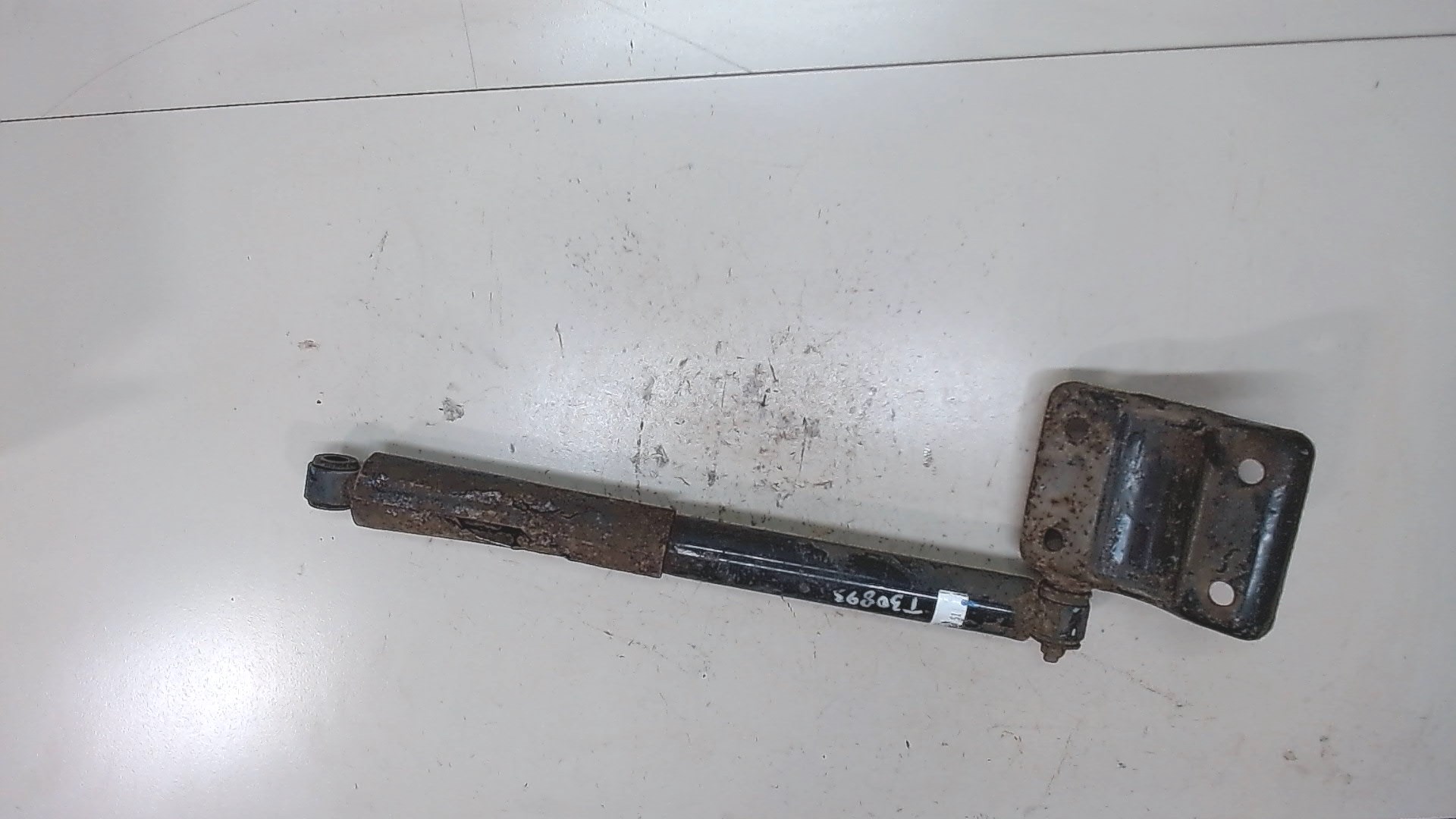 Амортизатор задний левый