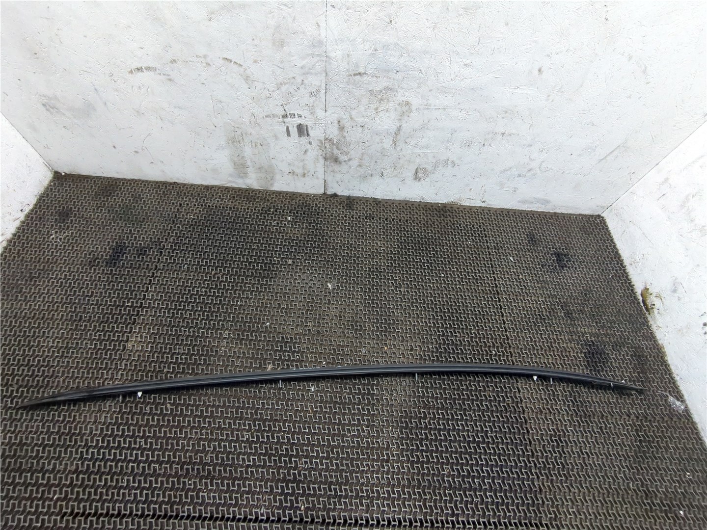 Рейлинг (релинг) правый (планка на крышу)