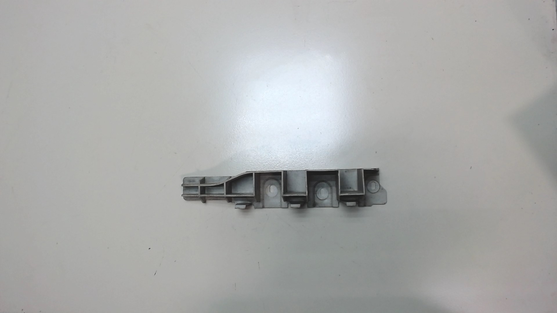 Кронштейн фар левый