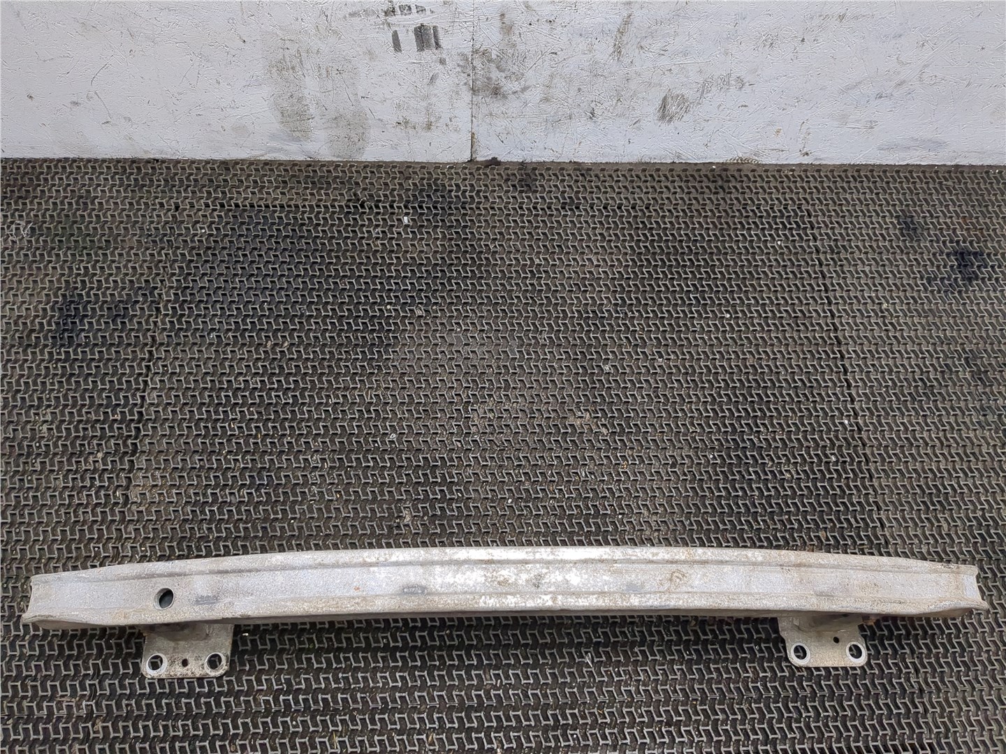 Усилитель заднего бампера