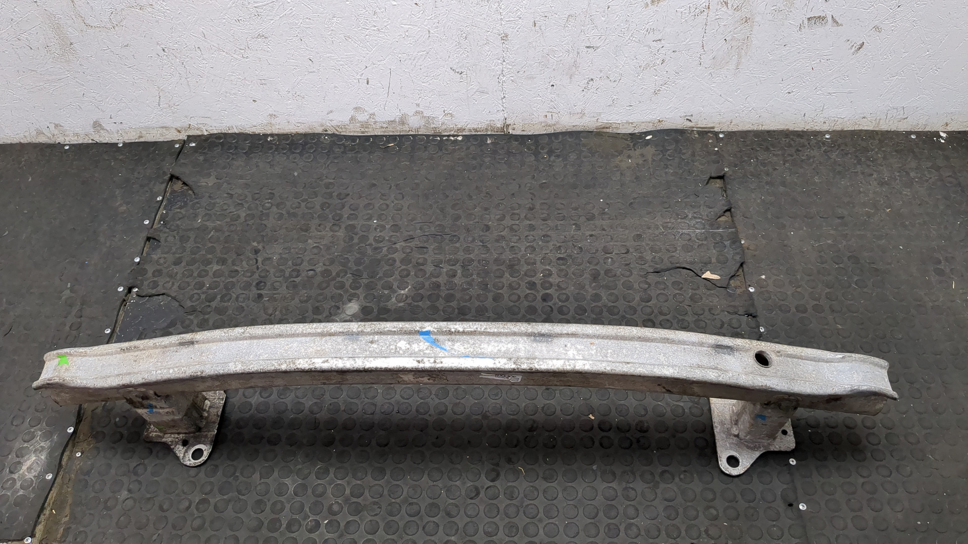 Усилитель заднего бампера