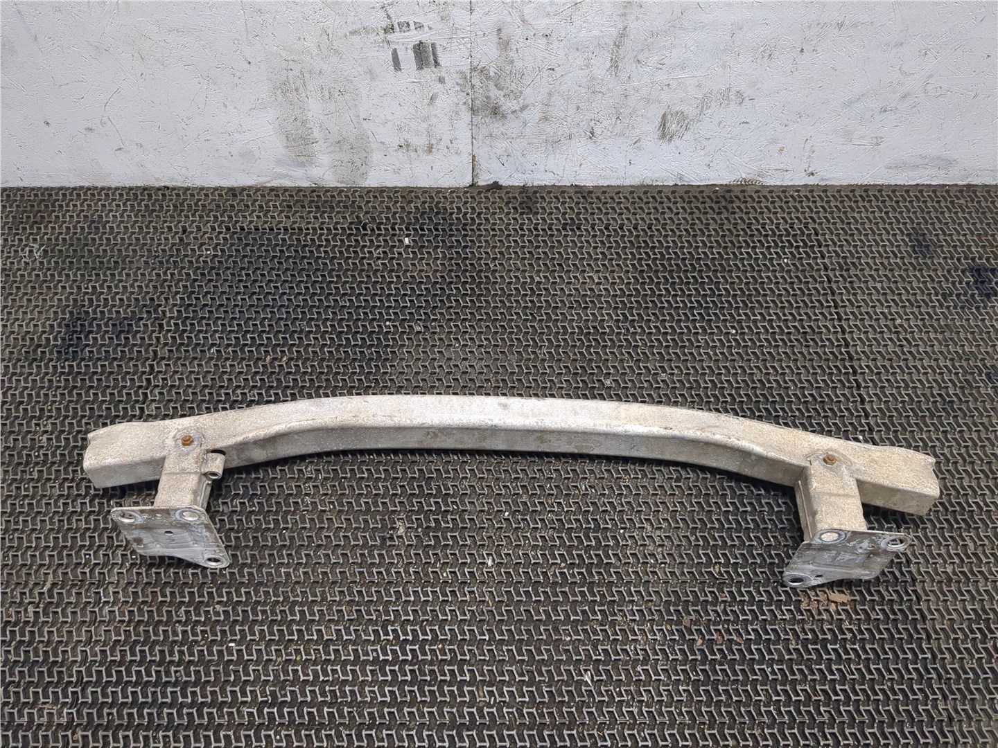 Усилитель заднего бампера