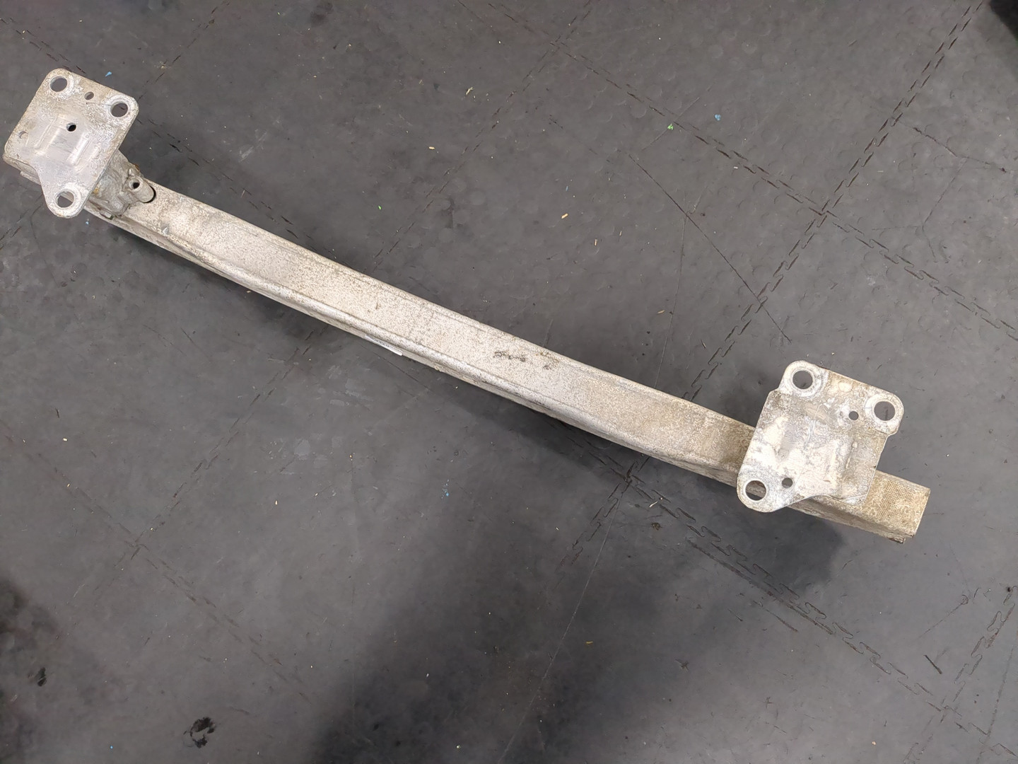 Усилитель заднего бампера