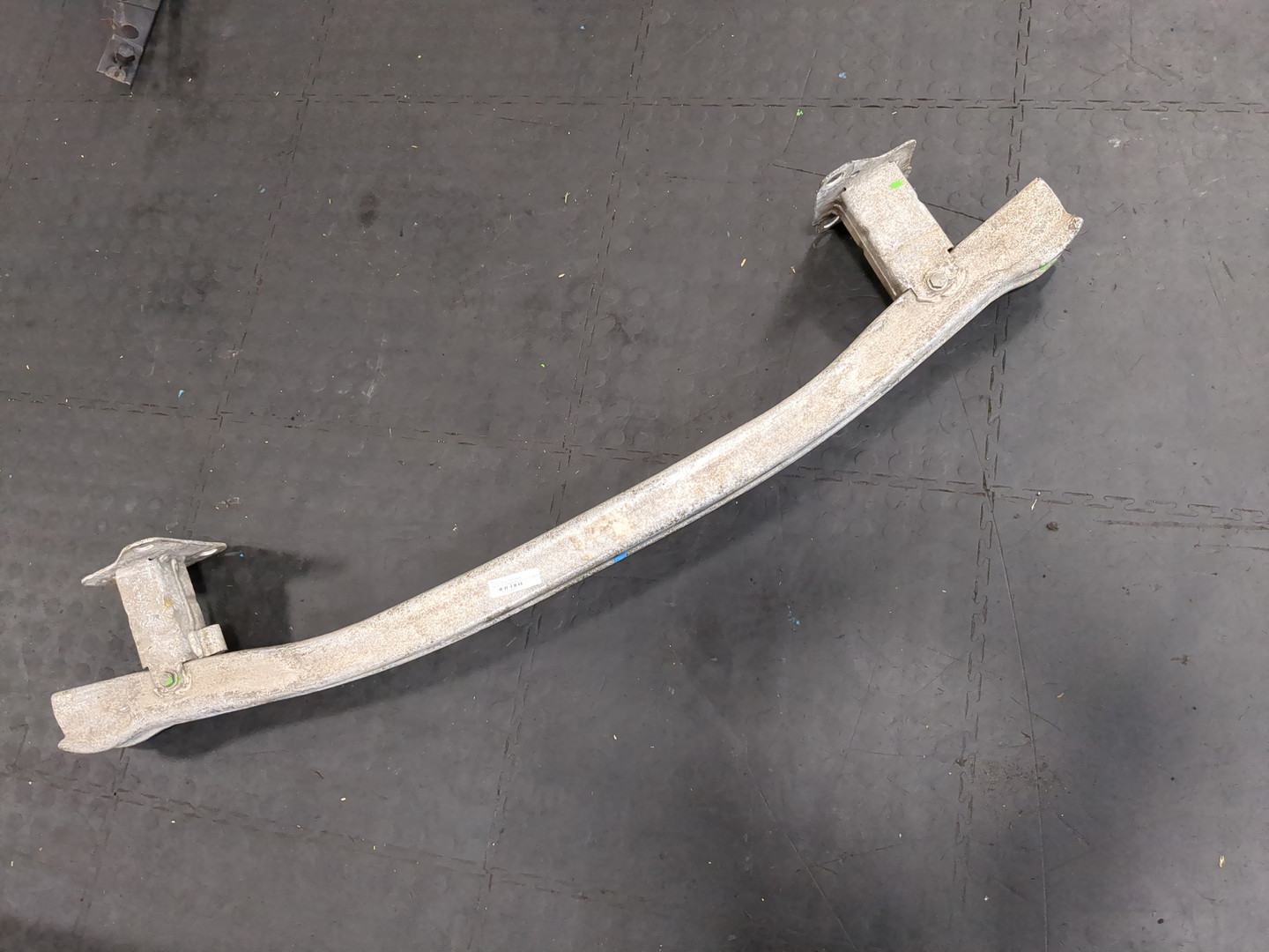 Усилитель заднего бампера