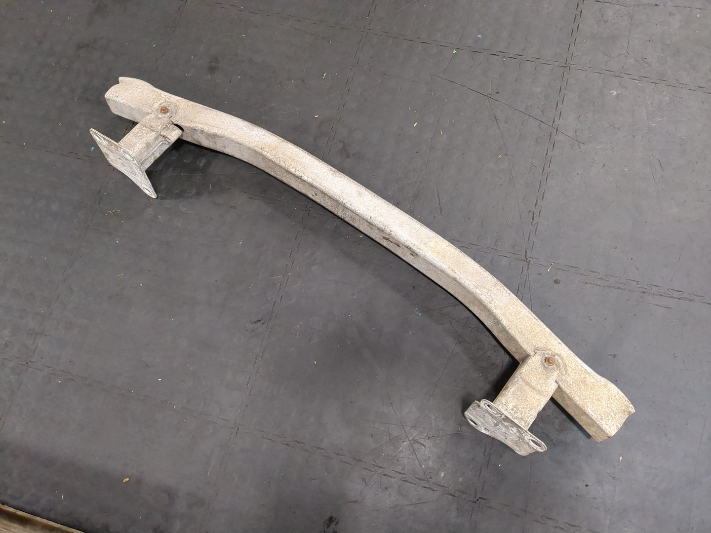 Усилитель заднего бампера