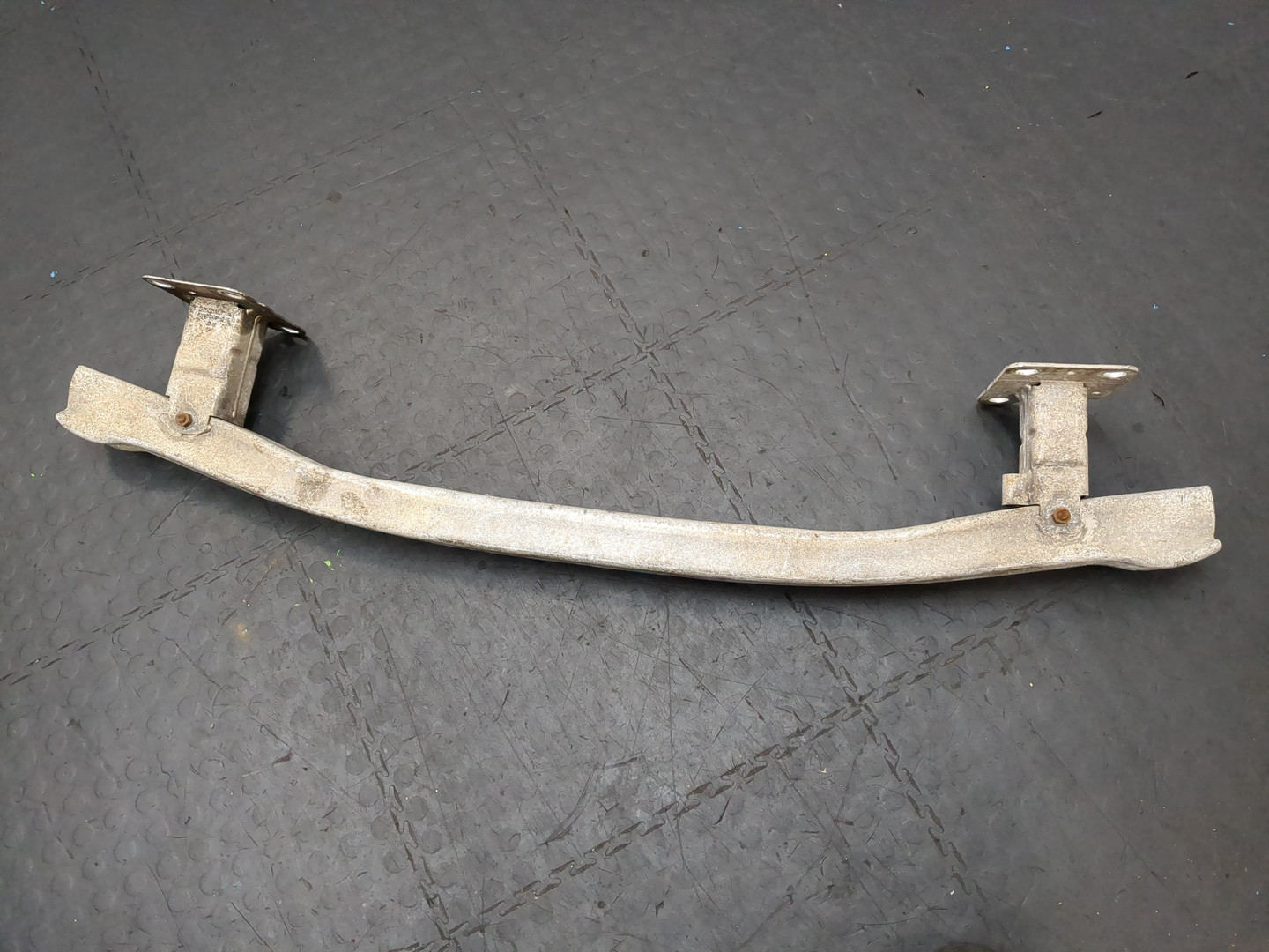 Усилитель заднего бампера