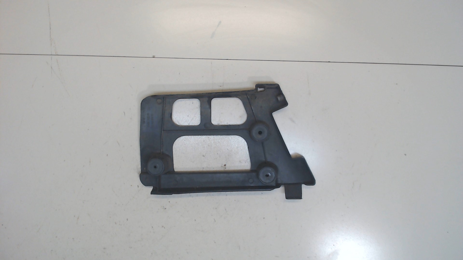 Кронштейн заднего бампера правый