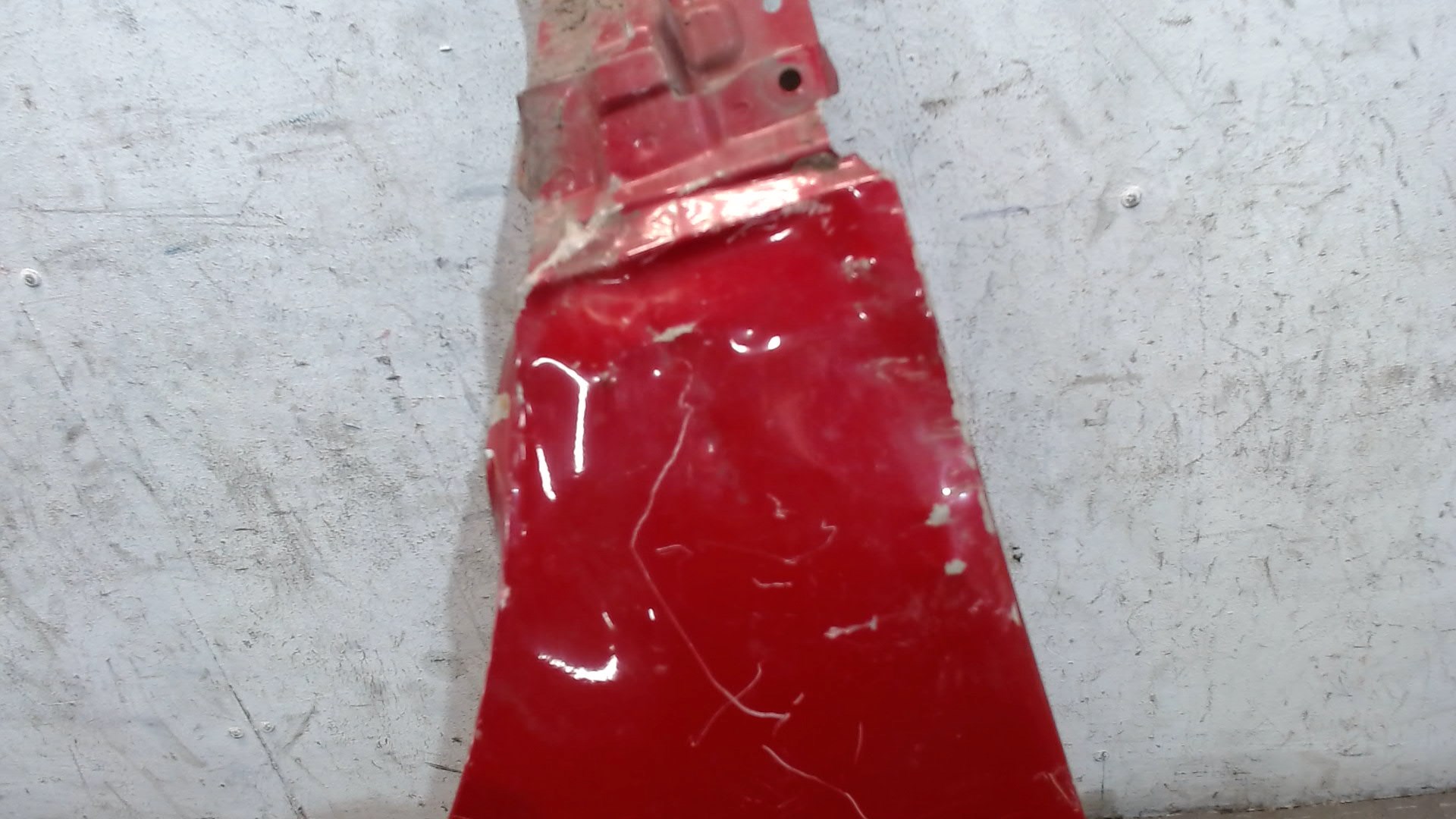 Крыло переднее правое