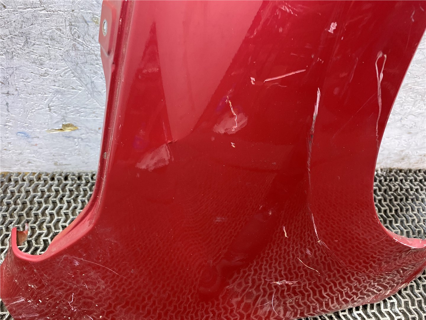 Крыло переднее правое