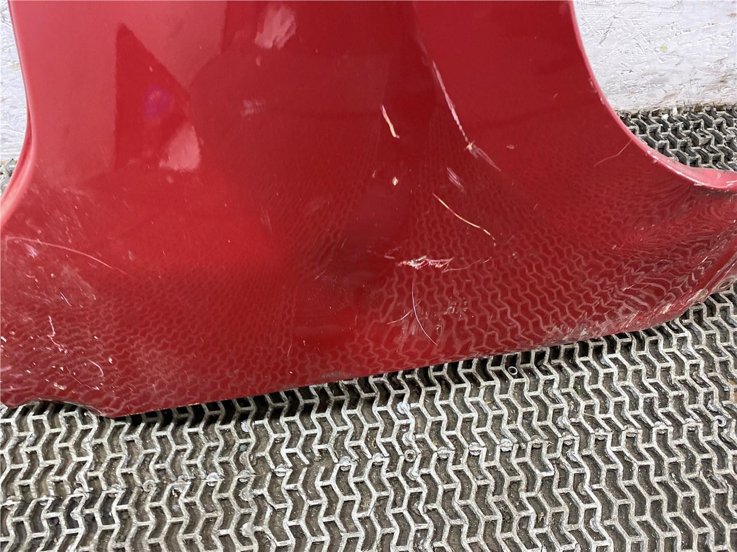 Крыло переднее правое