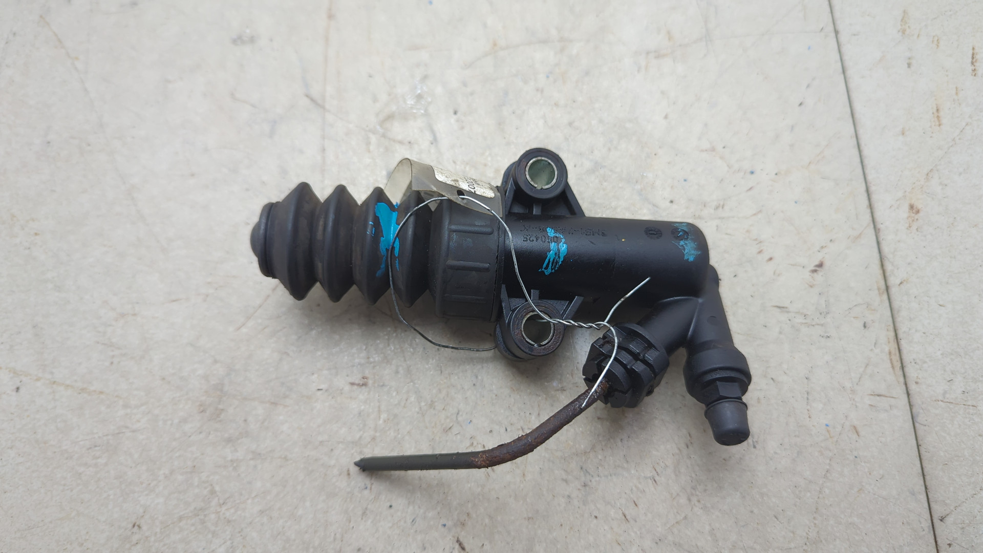 Цилиндр сцепления главный