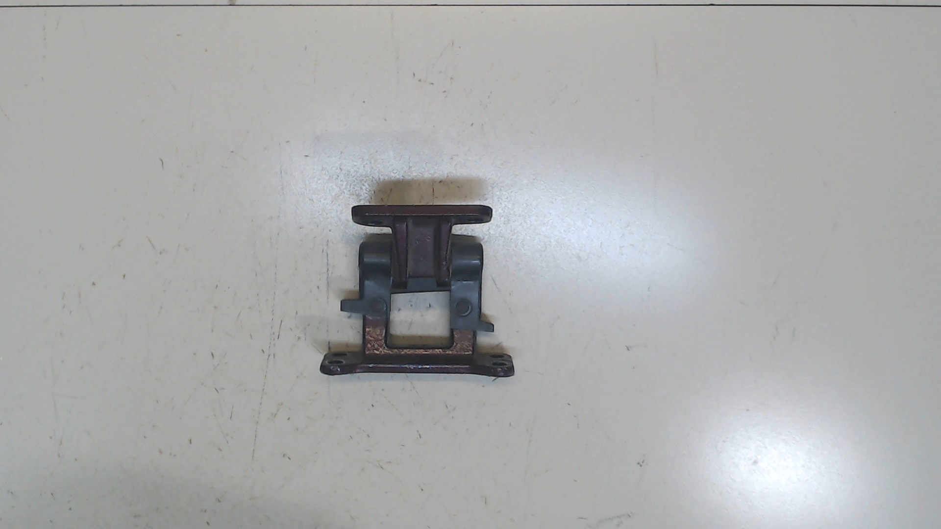 Петля крышки багажника